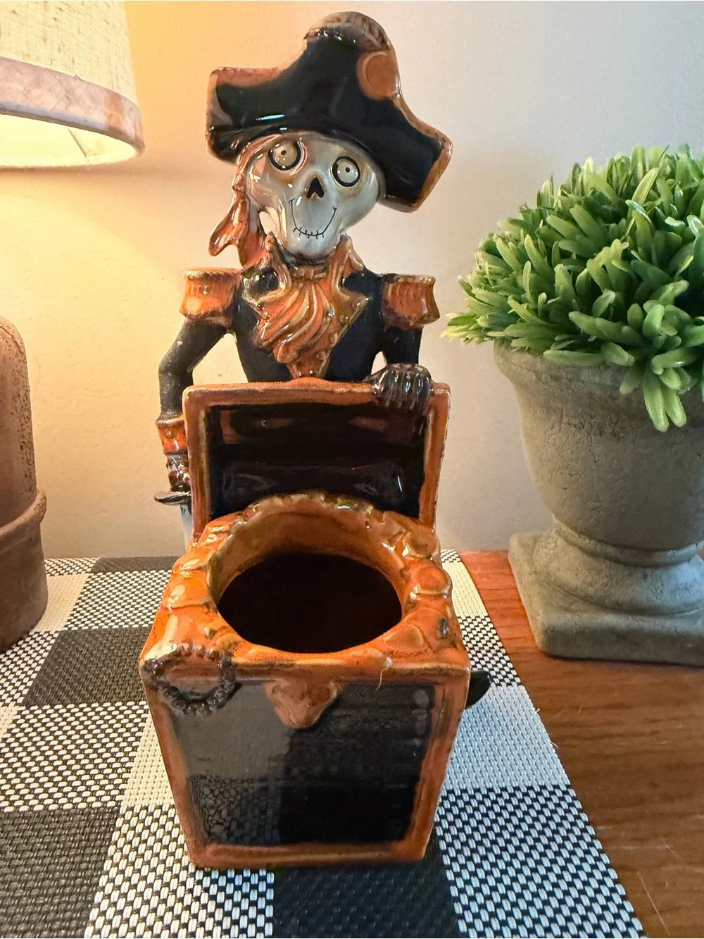 BONEY BUNCH PIRATE CANDLE HOLDER YANKEE CANDLE 2009 HALLOWEEN DECOR COLLECTIBLE